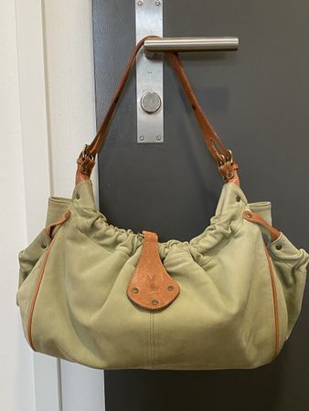 Sac à main daim couleur vert bon état