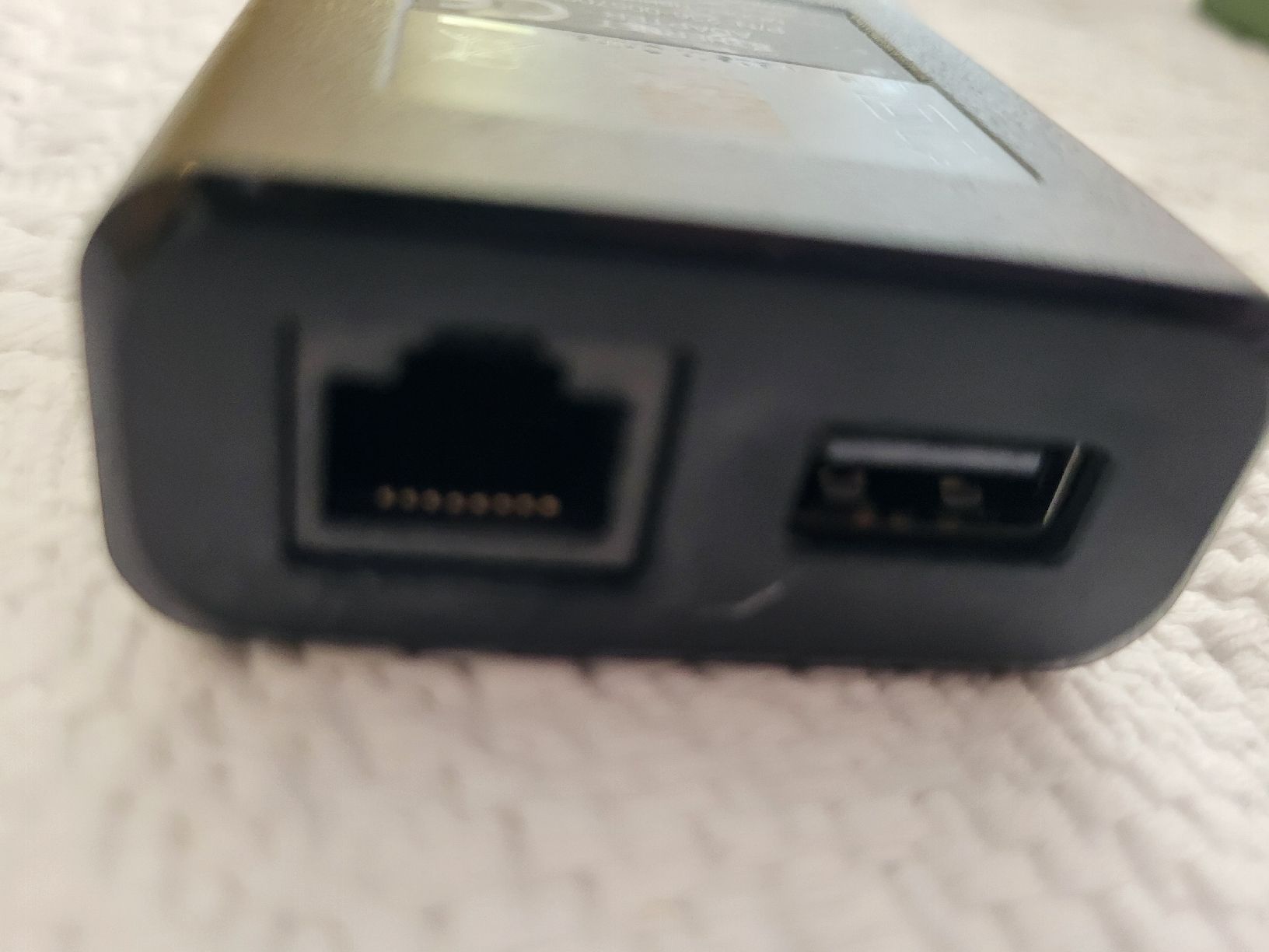Caricabatterie: Gebrauchtes Arris Ethernet Adapter NBP05A100VE - – Usato da Flawil venduto da Hamdia12 2