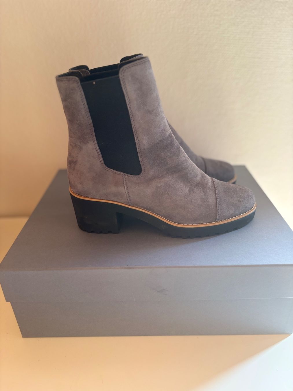 Hogan Scarpe da donna: 100% Hogan - Stiefelette - Hellgrau – Usato da Weinfelden venduto da stella79