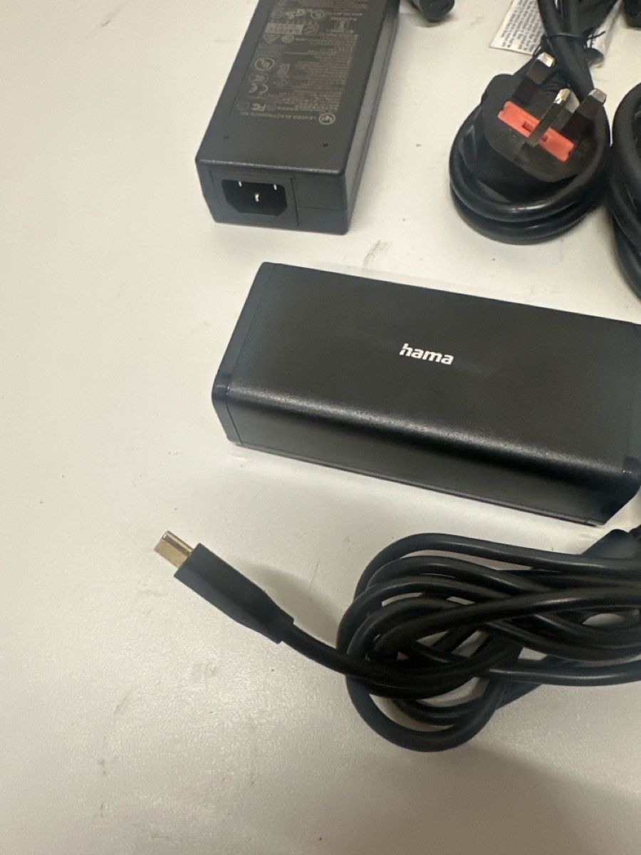 Lecteurs & Adaptateurs: Assorted Power Adapters and Cables, Acceptable – D'occasion à Elsau par MANWITHVAN 2