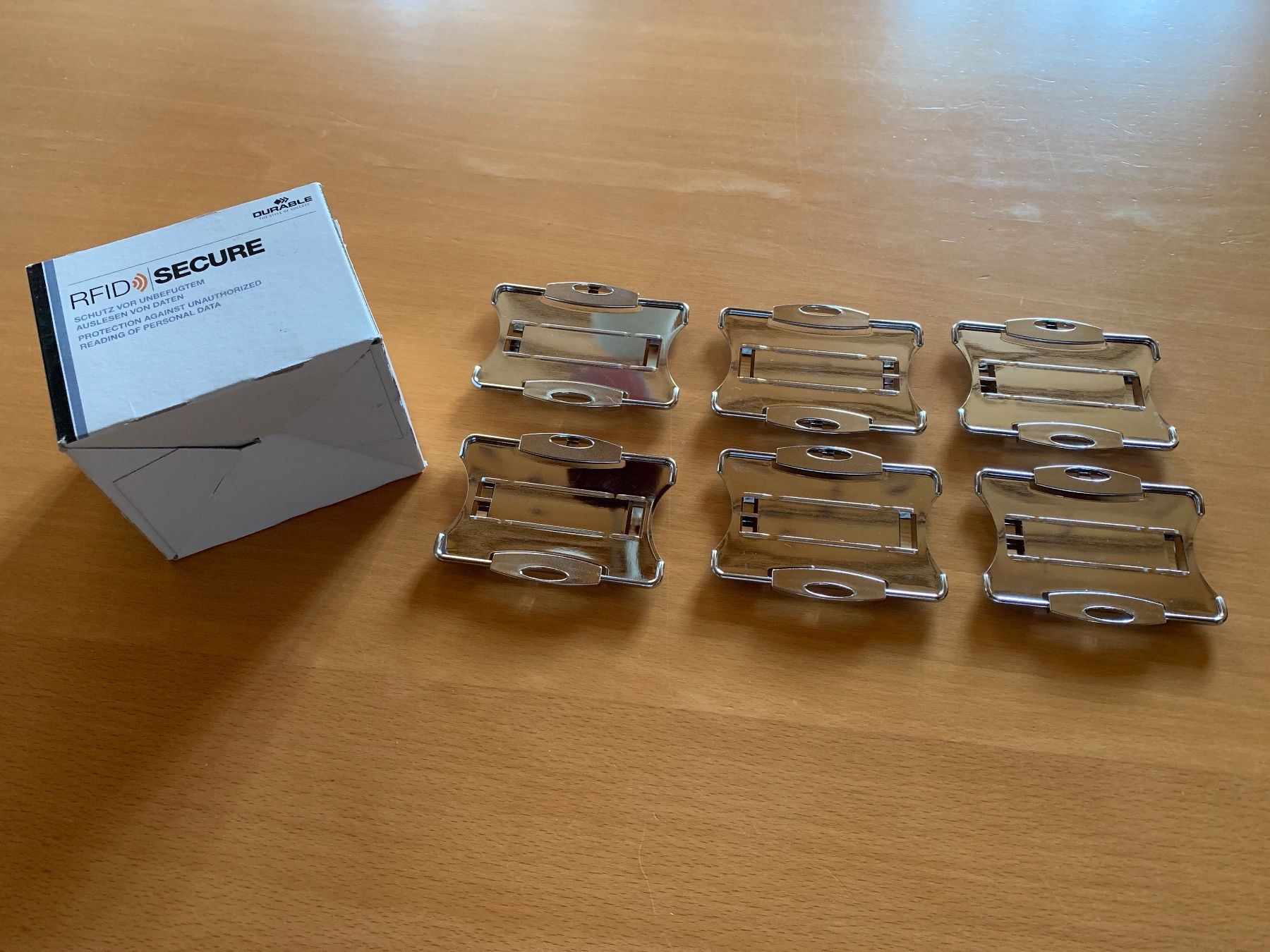 Portachiavi: Durable Ausweishalter RFID Secure Mono ohne Clip – Nuovo (secondo la descrizione) da Rickenbach BL venduto da Morlog