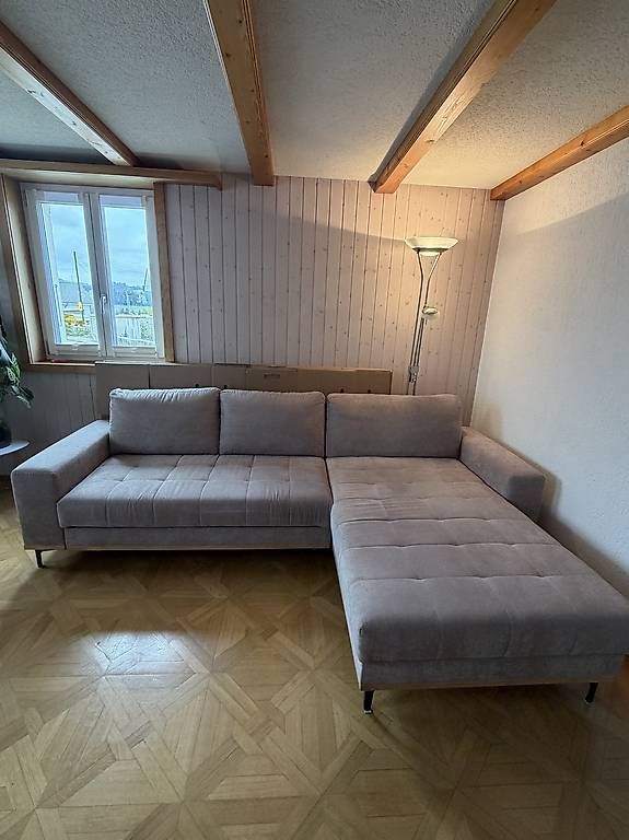 Divani: Beiges Ecksofa mit Bettfunktion – Usato da Plasselb venduto da Bertha_