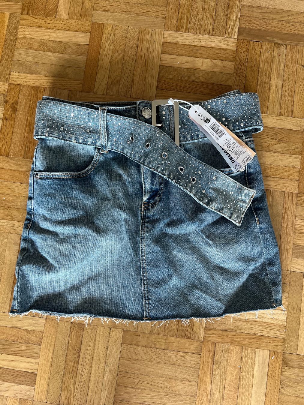Gonne: Jupe neuve taille 32 – Nuovo e nell'imballaggio originale da Bôle venduto da Amkj