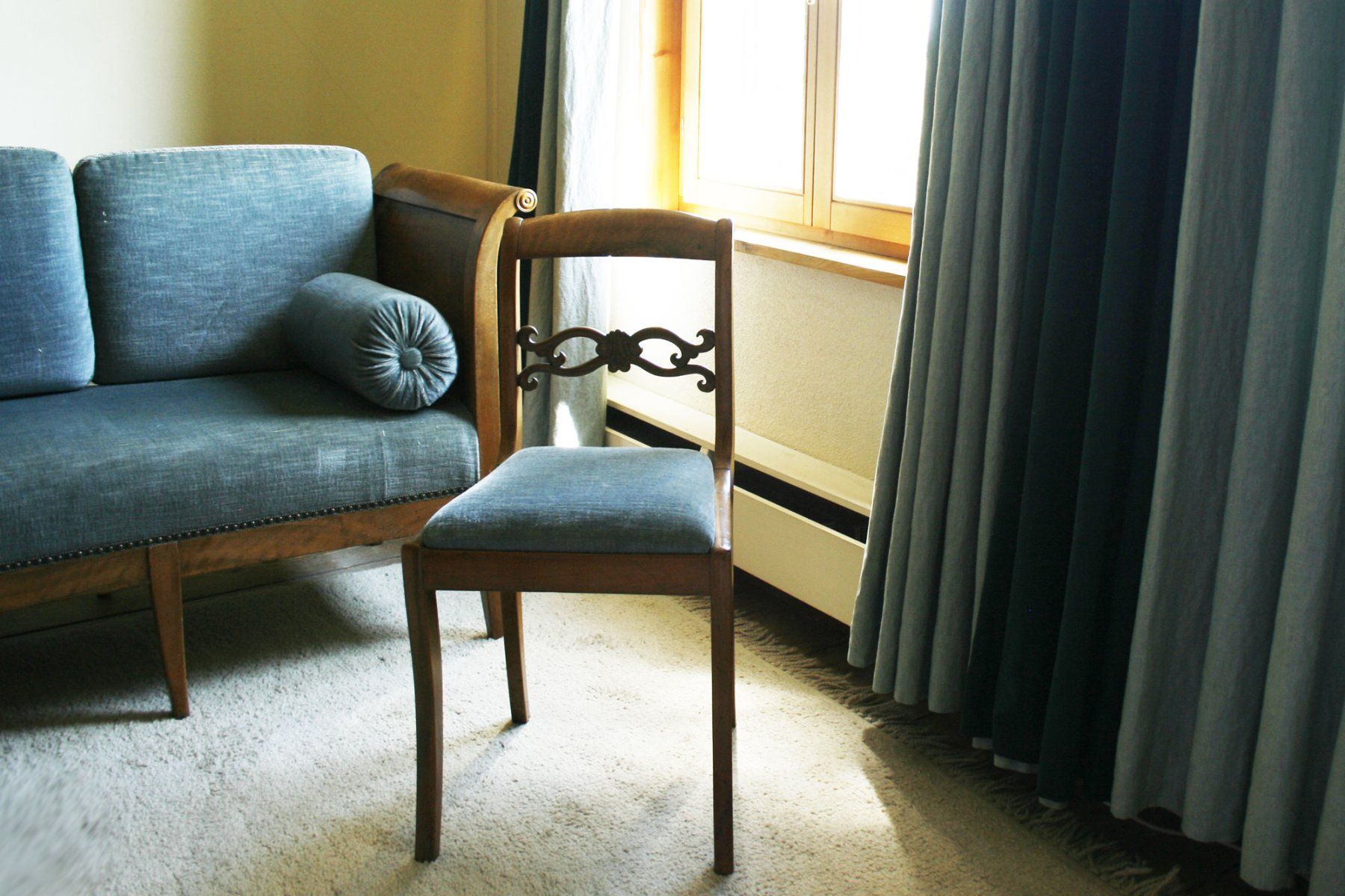 Sofas: Antikes Biedermeier-Set: 3-Sitzer Sofa & 2 Polsterstühle – Gebraucht aus Hosenruck von Musikmamsell 2