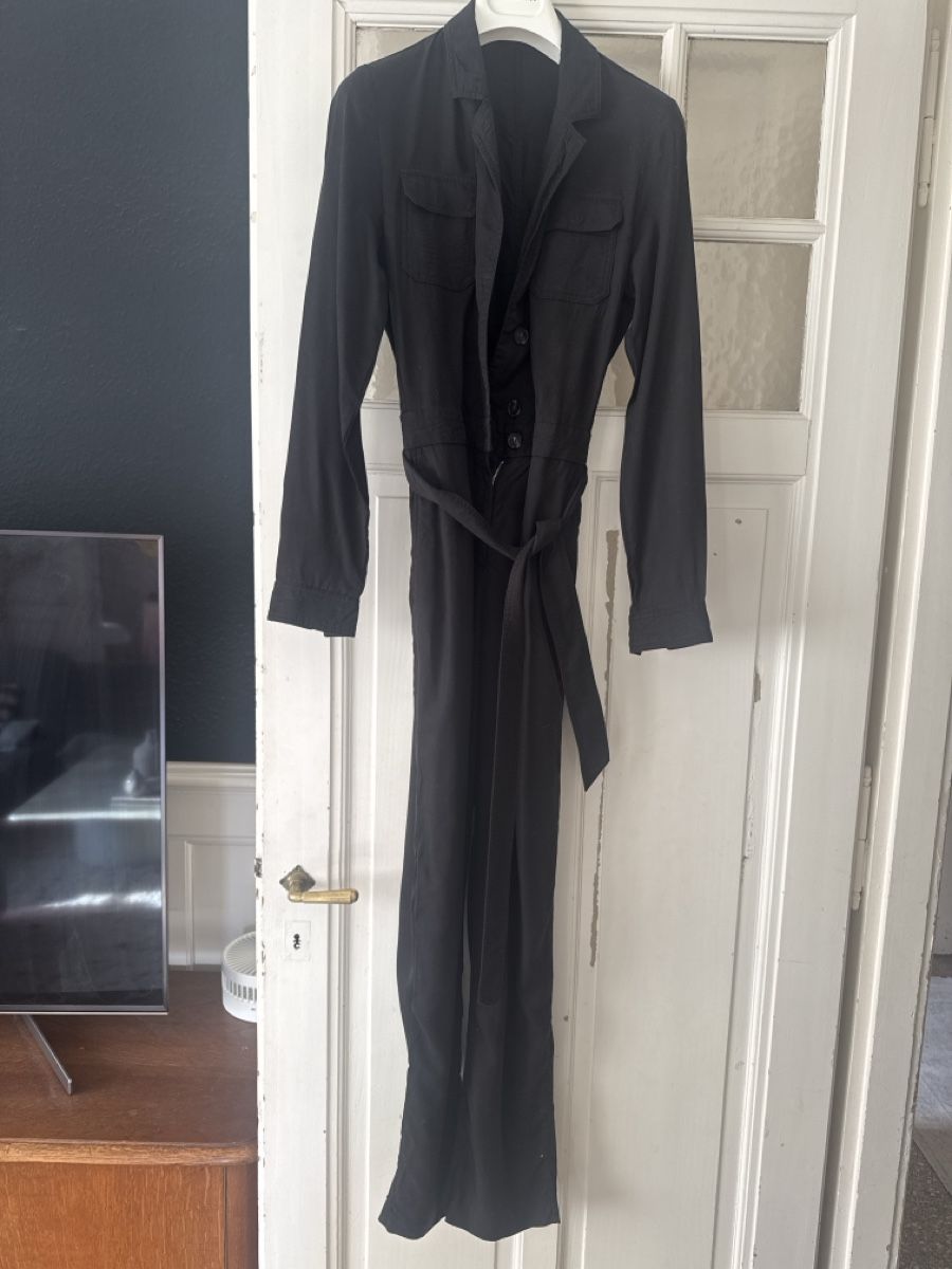 Kooples Tute: Combinaison noire The Kooples taille 3 – Usato da Genève venduto da Cicin