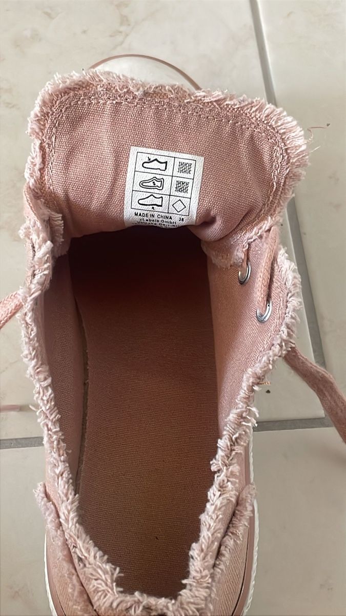Scarpe da donna: Sneaker Damen rosa Grösse 38 super Zustand – Usato da Münchenstein venduto da pricehouse 2