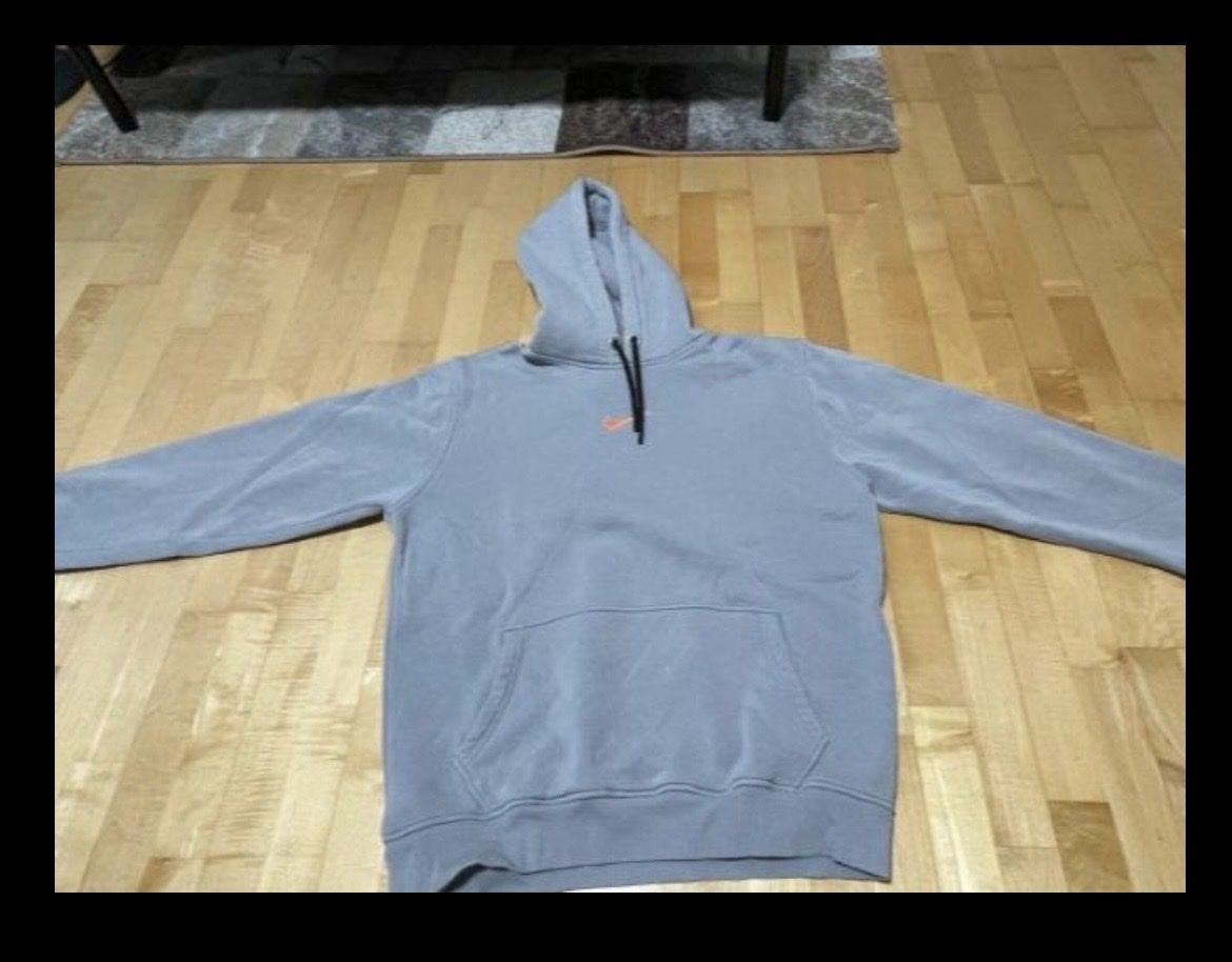 Lotti di vestiti: Hoodie Kleiderpaket – Usato da Münchenbuchsee venduto da nia_w9q5 6
