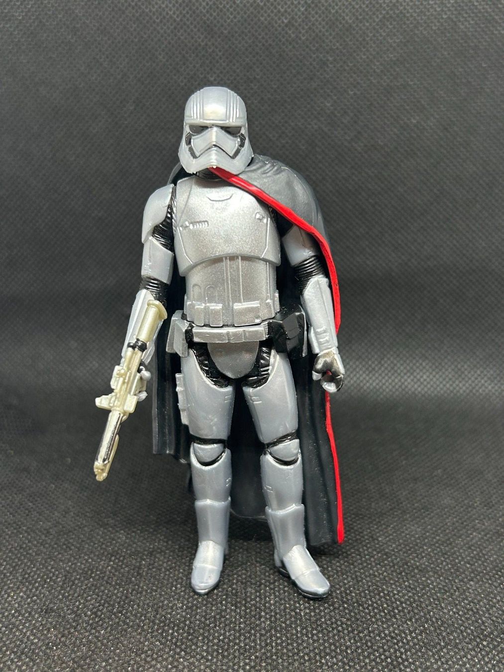 Star Wars Statuette: Star Wars Action Figure vintage - Captain Phasma – Usato da Lausanne venduto da Retro-geek
