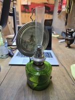 Petroleumlampe mit Wandhalterung grün Glas (D1)