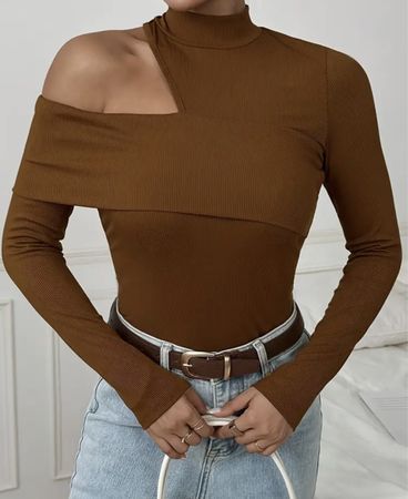 Maglia dolcevita  con spalla scoperta,colore cappuccino-M/L