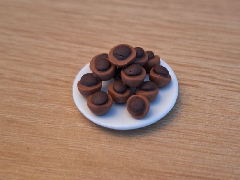 Case e mobili per bambole: Handmade Toffifee Teller – Nuovo (secondo la descrizione) da Zürich venduto da HandmadeTinyFood 3