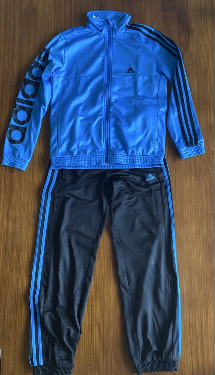 Adidas Lotti & Set di vestiti: Adidas Trainingsanzug - Grösse 152 – Usato da Urdorf venduto da Bets4