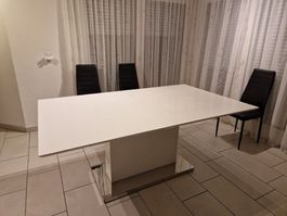 Table à manger blanche laquée