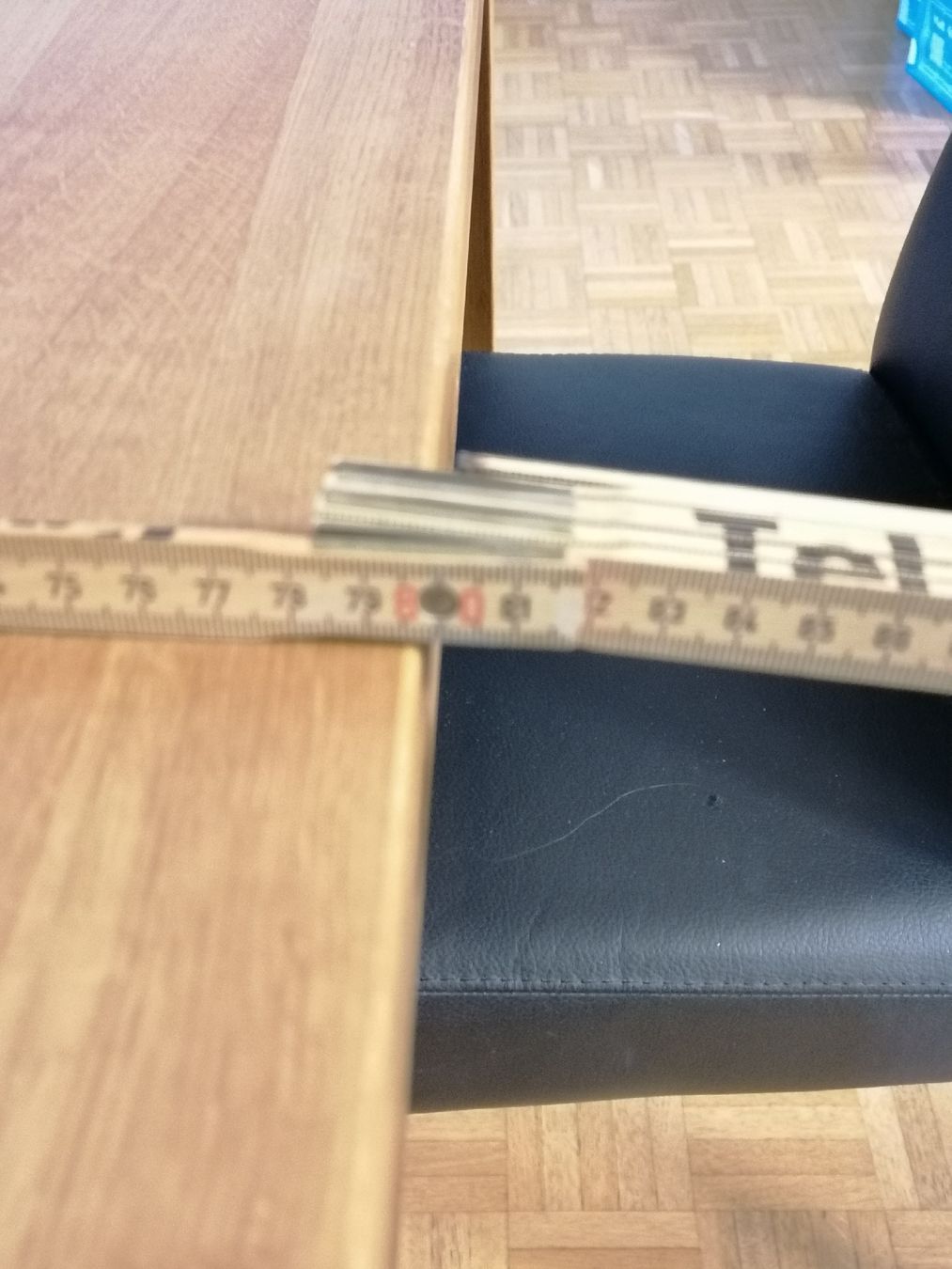 Tavoli: Massive Holztisch mit 4 Stühle  – Usato da Adliswil venduto da Romanista1927 3