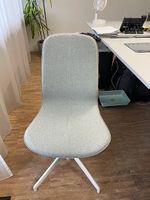 Bürostuhl drehbar und höhenverstellbar