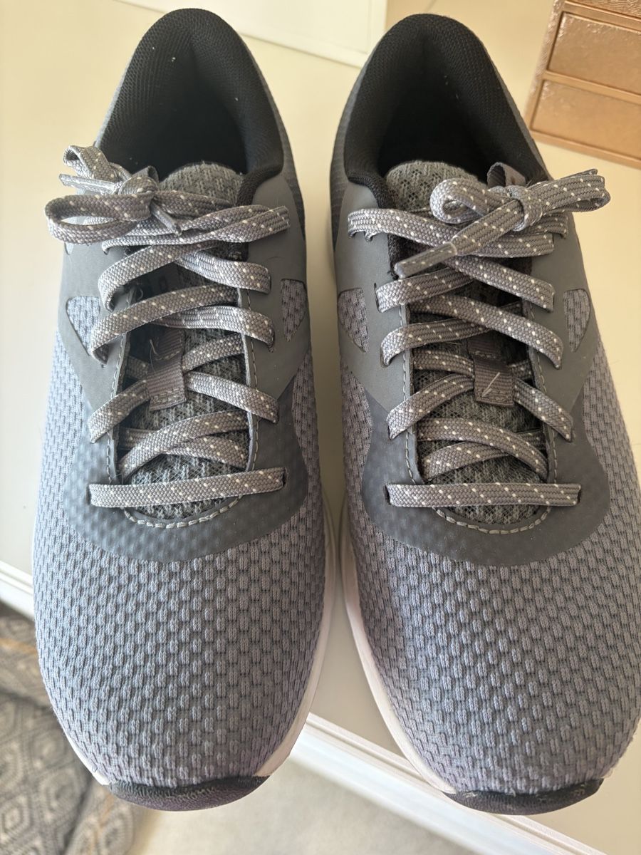 Under Armour Scarpe da uomo: Under Armour  Sneakers Grösse 39  – Usato da Basel venduto da Brunner.T 5