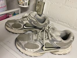 Nike V5 RNR Sneaker silbern Grösse 39, gebraucht
