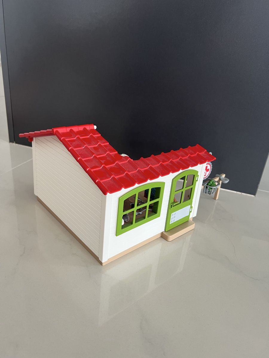 Schleich Spielzeuge: Schleich Arztpraxis – Gebraucht aus Dietwil von sarn 2