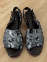 Brunate Sandalen, Sommer-Look!