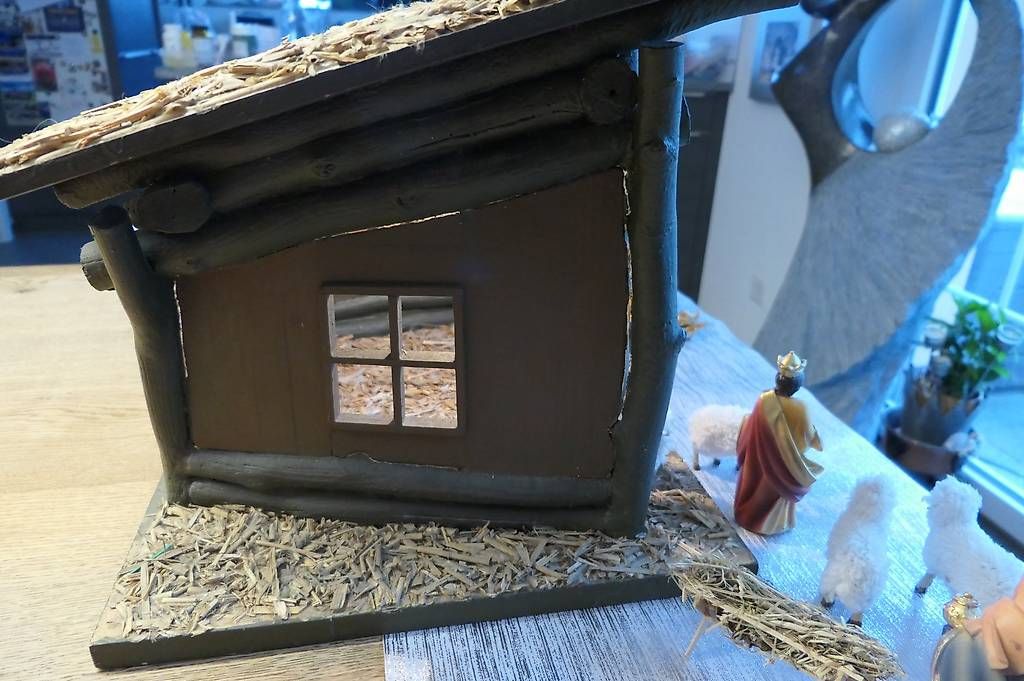 Toutes les décorations: Wunderschöne handgemachte Weihnachtskrippe mit Figuren – D'occasion à Lenggenwil par Reto888 3
