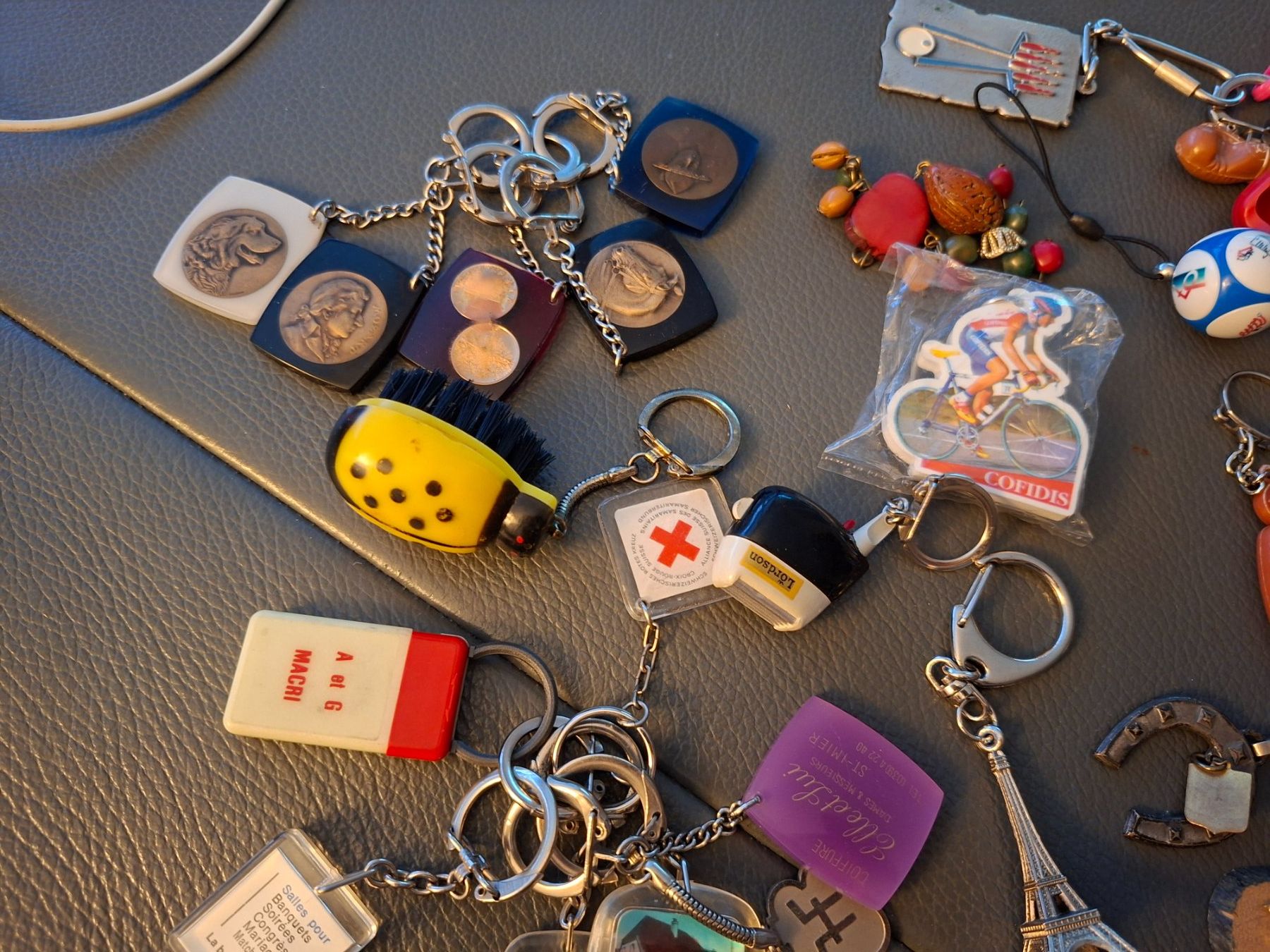 Portachiavi: Collection de porte-clés variés -51×! – Usato da Cheseaux sur lausanne venduto da Asergio 1
