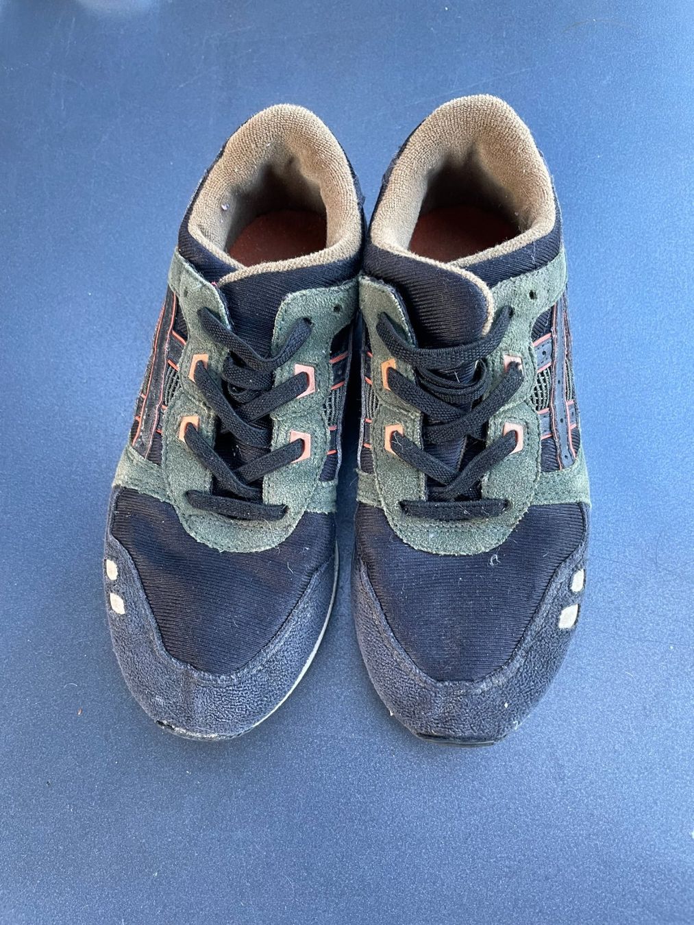 Asics Scarpe da uomo: Asics Kinderschuhe Olive-Schwarz-Orange Grösse 33 – Usato da Zürich venduto da ONA-Online