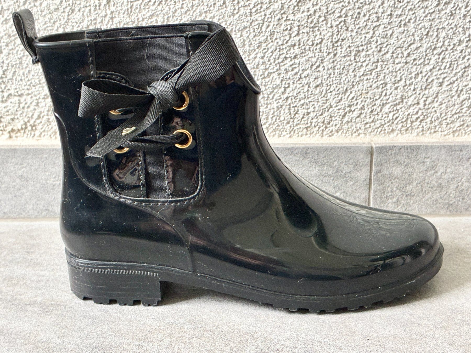 Tom Tailor Scarpe da donna: Schwarze Gummistiefeletten von TOM TAILOR Gr. 39 – Usato da Kloten venduto da Nephty 3