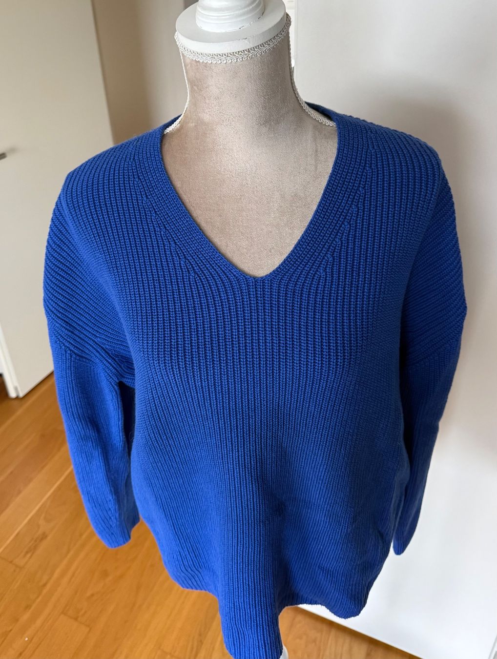 Hugo Boss Maglioni & Felpe: Wunderschöner kobaltblauer Pullover von Boss, Gr. L, neuwert – Nuovo (secondo la descrizione) da Kreuzlingen venduto da shopaholicatheart_3 3