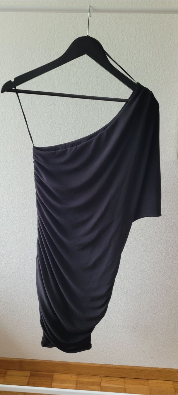 Kleider: Schickes One-Shoulder Minikleid, mängelfrei gr M – Neu (gemäss Beschreibung) aus Emmenbrücke von gatasalvache