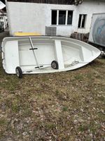 Ruderboot mit Slipwagen