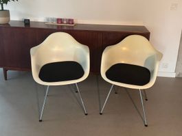 2 Original Vitra Eames Plastic Armchair weiss