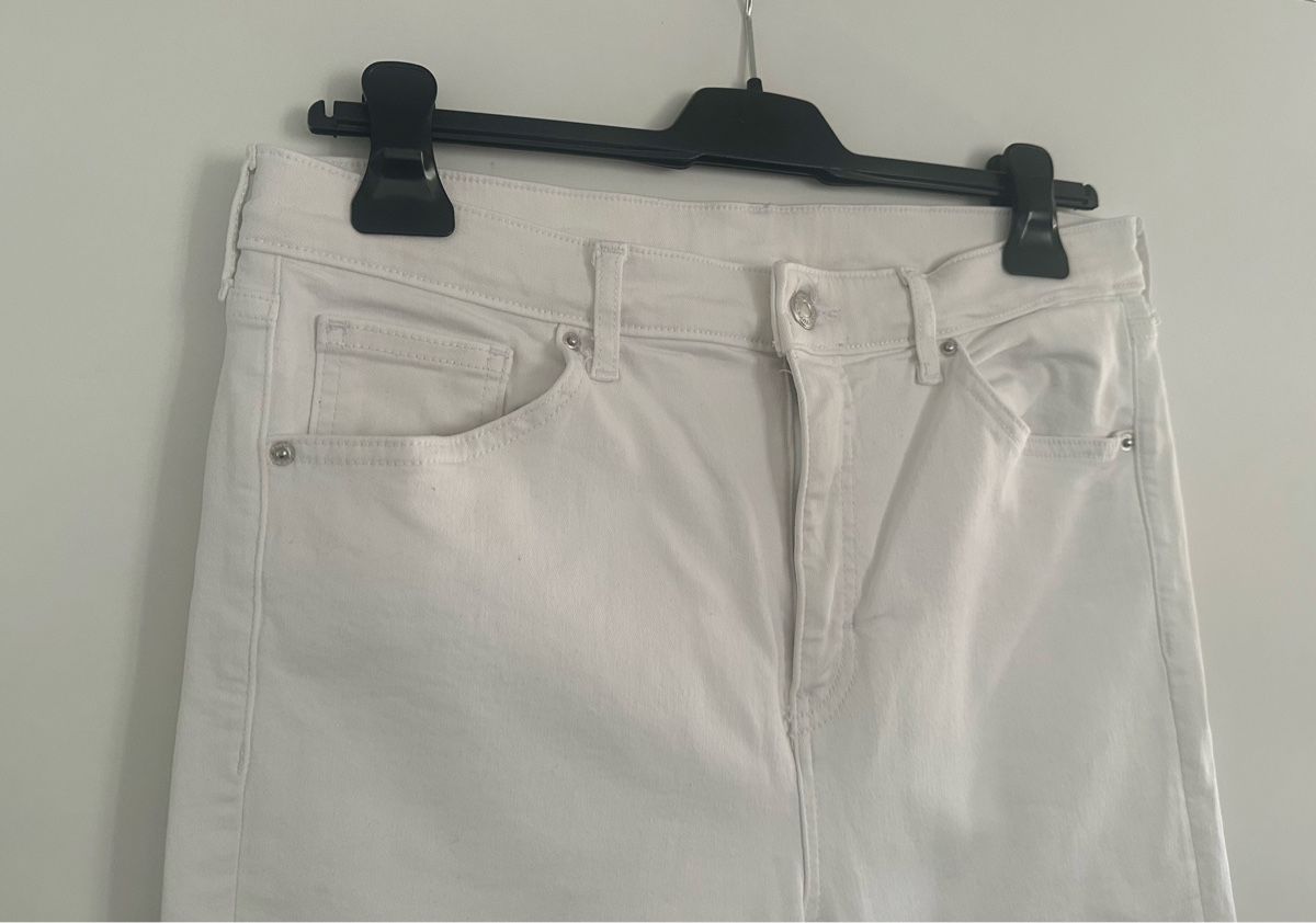 Zara Jeans: Weisse Stretch JEANS ZARA. Gr. 40 – Usato da Flawil venduto da mar_9chb 2