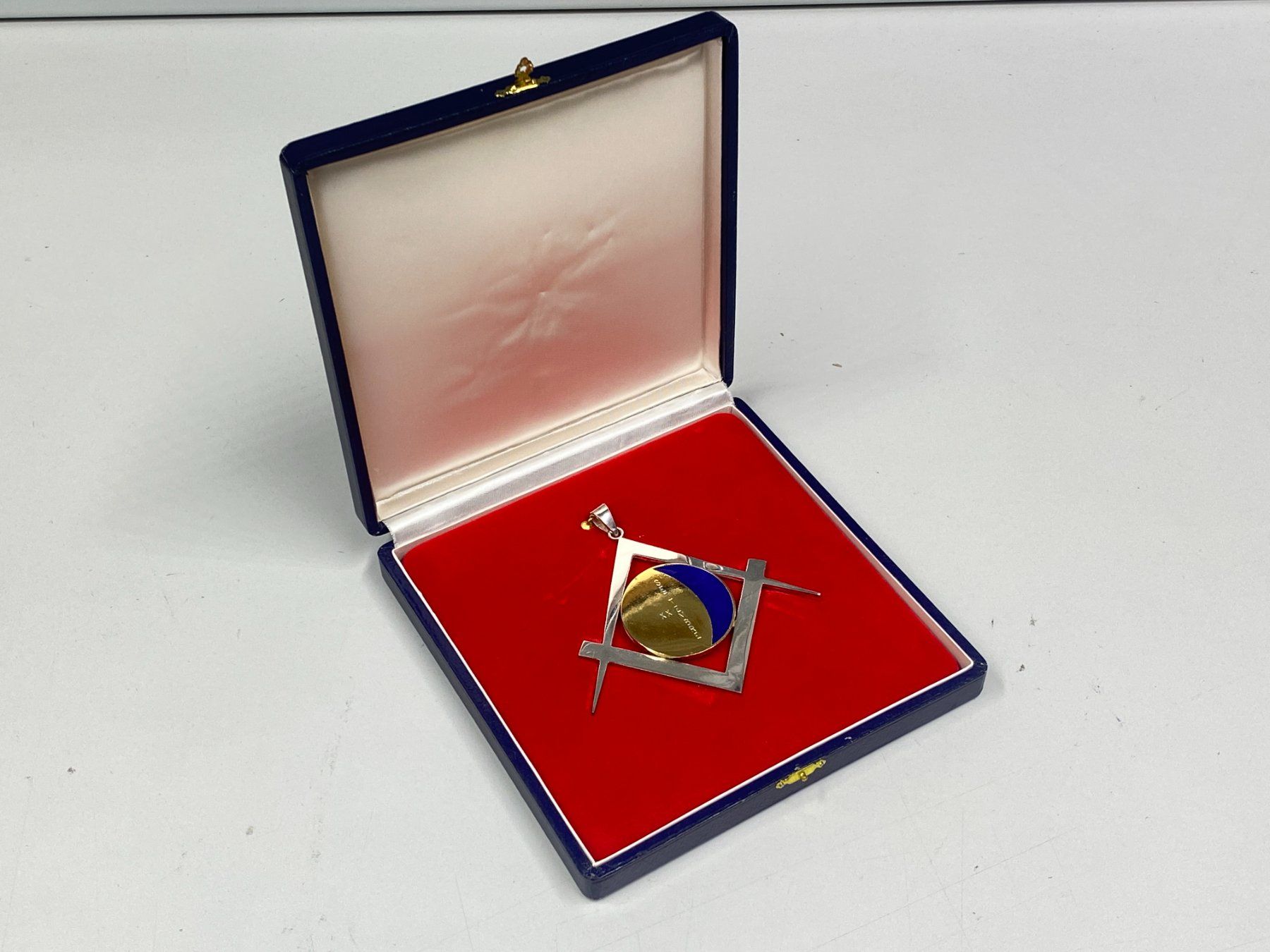 Placchette & Badge: Freimaurer Abzeichen Ordner mit Box //i815 – Usato da Bern venduto da JMsoehne1987