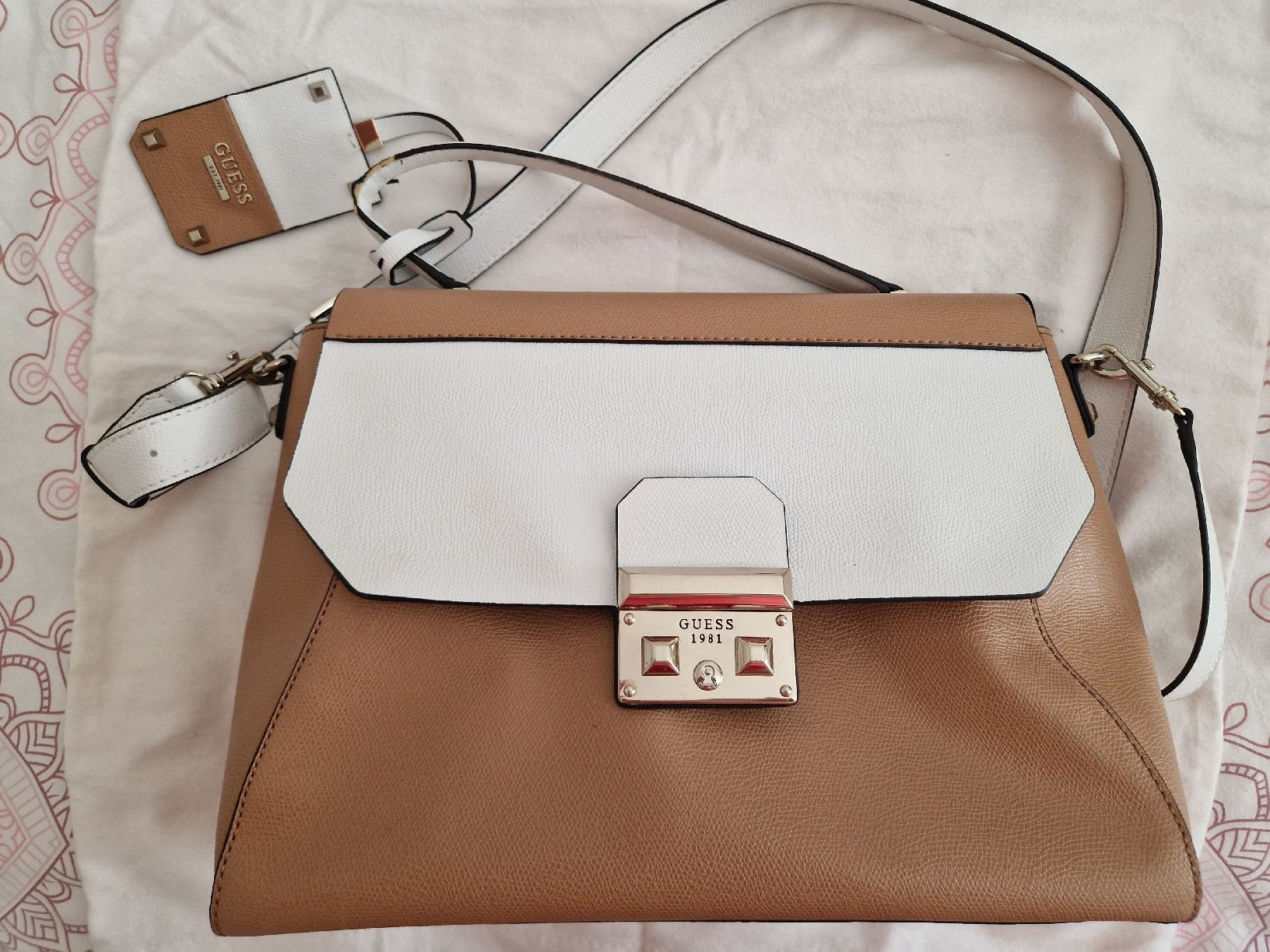 Guess Borse da donna: Guess Handtasche braun/weiss – Usato da Zürich venduto da Mani56