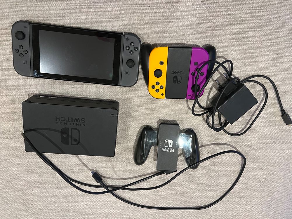 Nintendo Switch + 1 extra Controler (Gebraucht) in Siebnen für CHF 231 ...