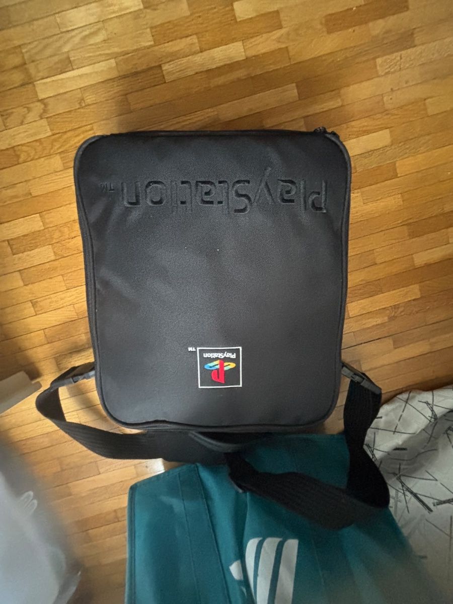 Sony Console: Console PlayStation 1 avec accessoires et mallette – Usato da Genève venduto da zah_c2zd 1