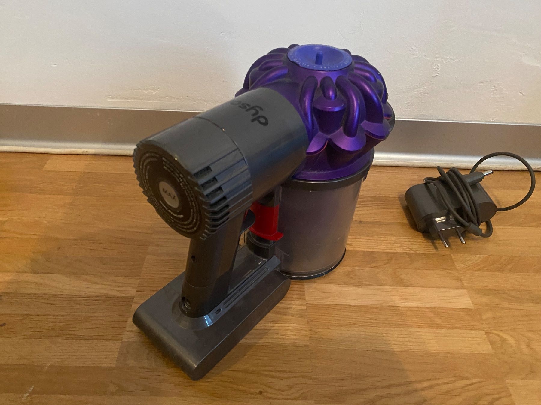 Dyson Staubsauger & Zubehör: Dyson - Staubsauger mit Ladekabel – Defekt aus Rotkreuz von mia_dc2r 3
