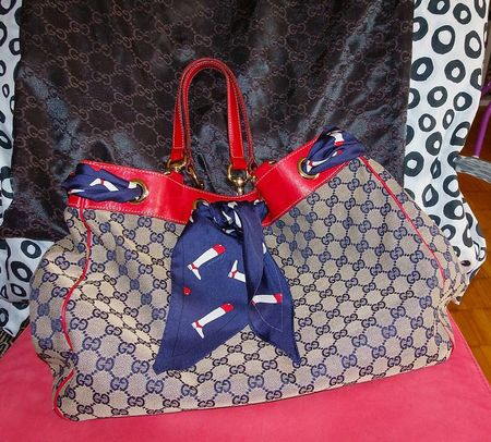 Gucci GG Canvas Tote Rot/Blau Modell mit Schal-Akzent