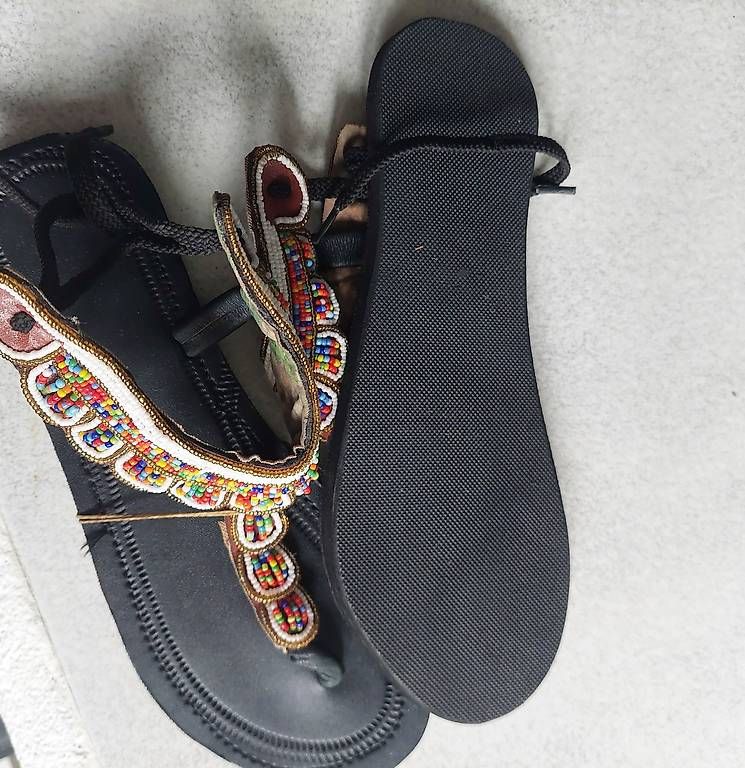 Scarpe da donna: Perlen-Sandalen – Usato da Biel/Bienne venduto da ChZ10 1