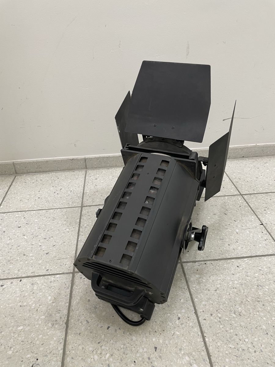Lampade: Scheinwerfer Selecon 1000W – Usato da Hittnau venduto da pianokeller 2