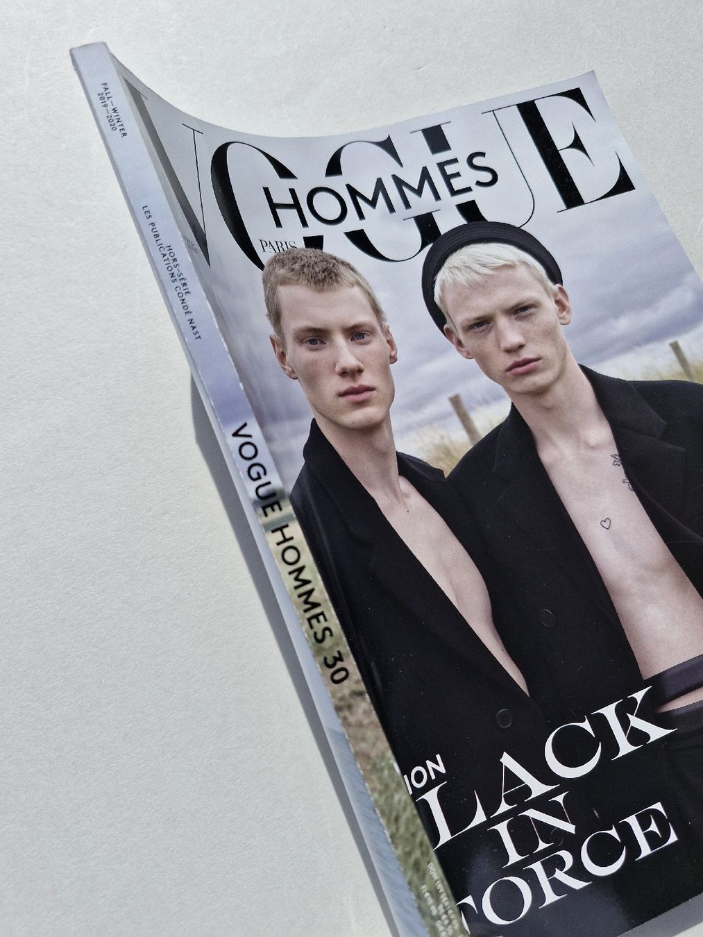 Riviste & Magazine: Vogue Hommes Paris 30 "Black in Force" – Usato da Zürich venduto da Secretariat11 7