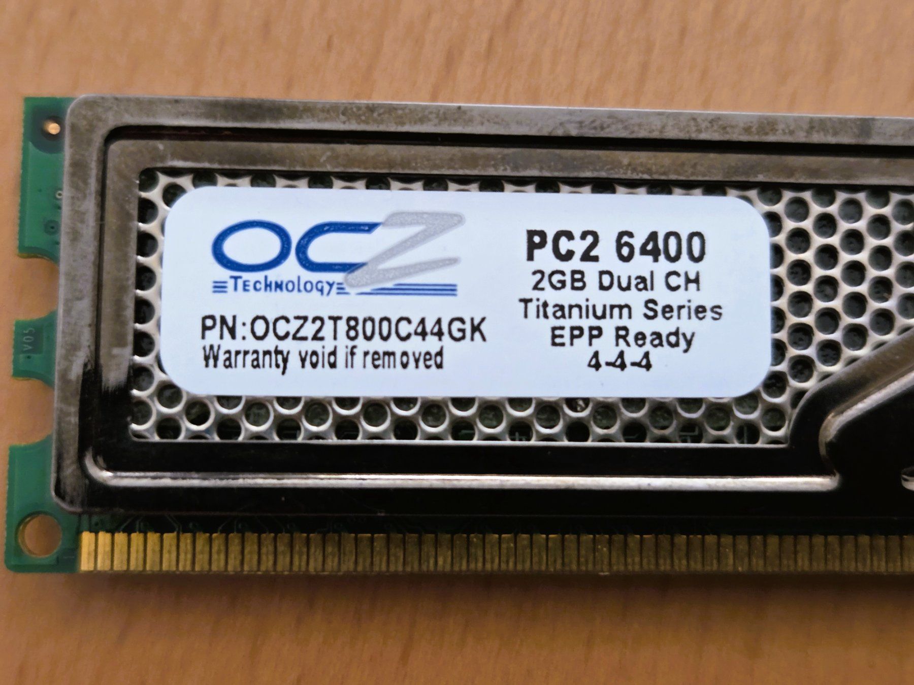 Memoria / RAM: 2 GB RAM MEMORY - TITANIUM – Usato da Brüttisellen venduto da Nighttrain 3