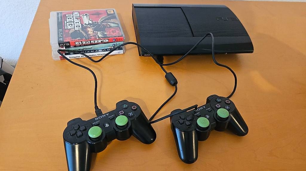 Sony Console: PS3 Softmod + 2 Cont. + 3 Spiele & viele Games installiert – Usato da Ebmatingen venduto da RetroVans 1