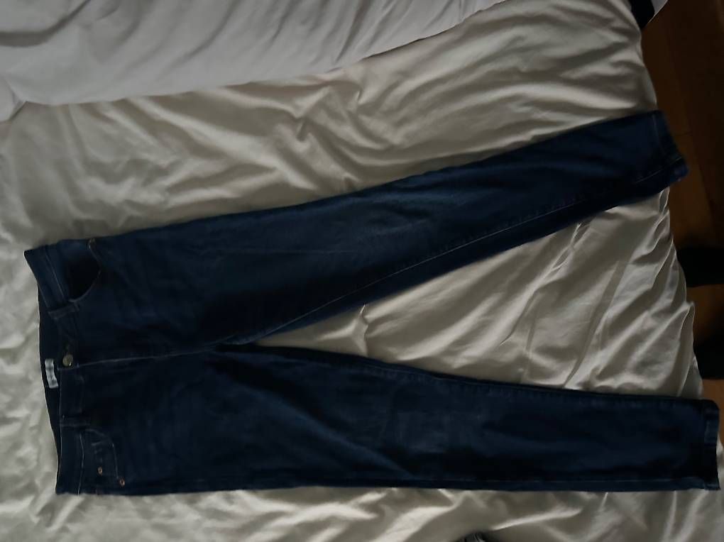 Jeans: Jean Cache Cache bleu foncé  10 CHF – Gebraucht aus Pully von nad_8snh 2
