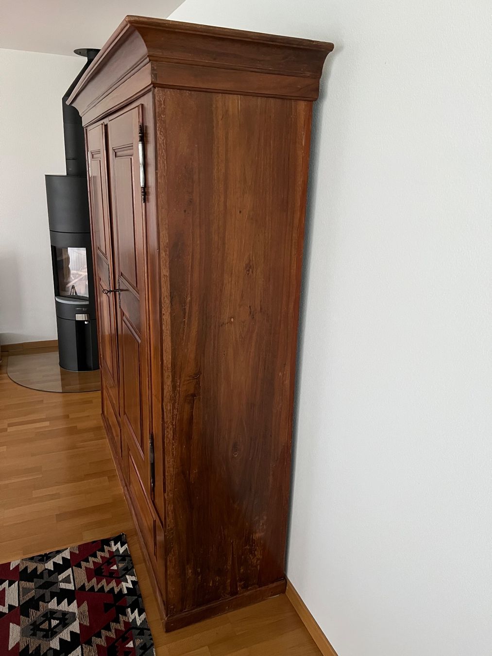 Schränke: Wunderschöner antiker Nussbaum-Schrank ca.1780, restauriert – Gebraucht aus Steckborn von rboelsterli 4