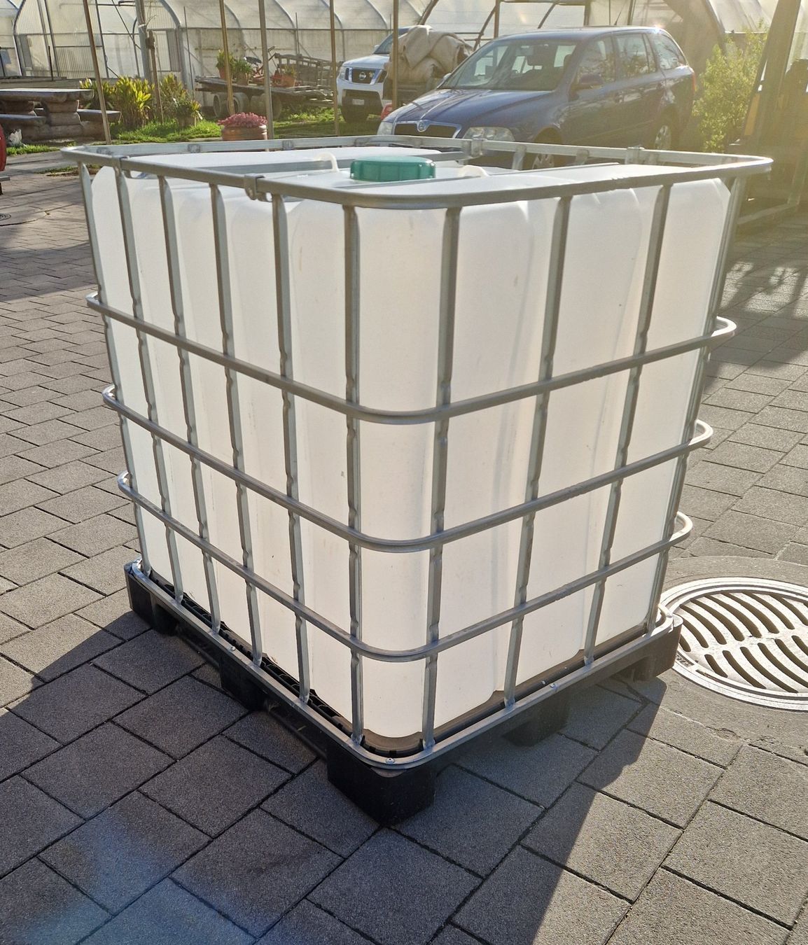 Abbeveratoi e trogoli: IBC Tank 1000Liter – Usato da Gampelen venduto da Schmidi887 2