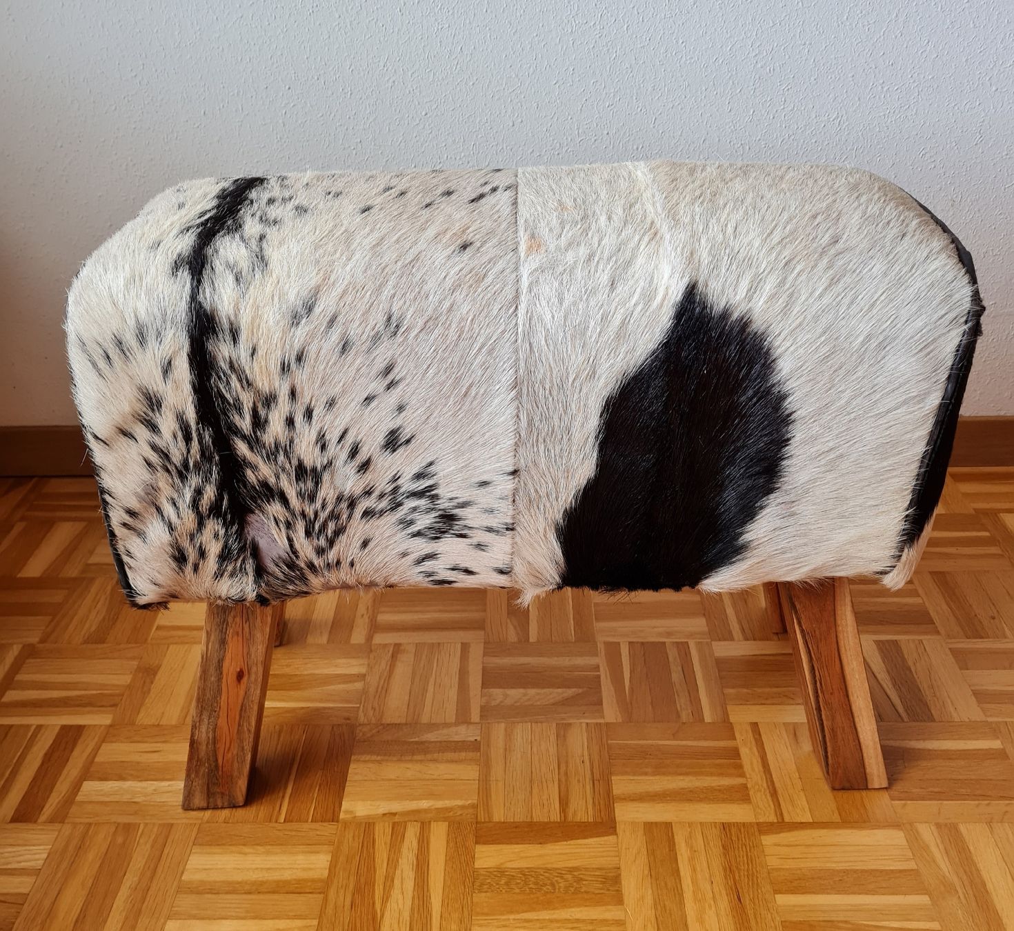 Sgabelli: Hocker - Echtes Ziegenfell – Usato da Maur venduto da Tashi010 2