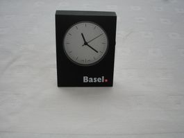 Schöne kleine Tisch Uhr   „Basel“