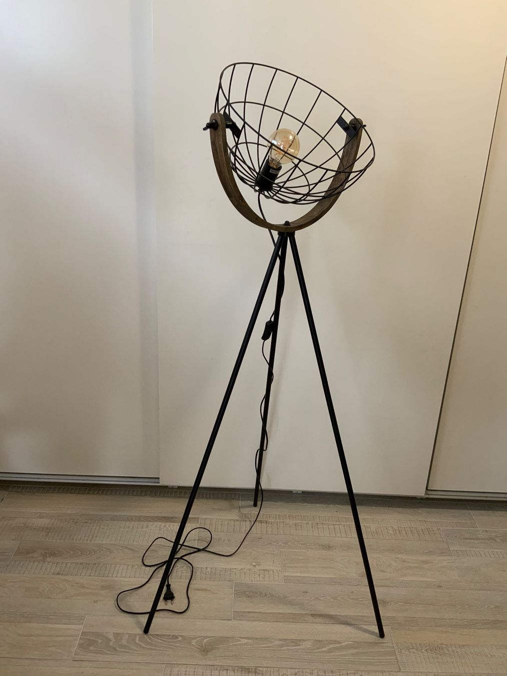 Lampade: Lampadaire industriel vintage – Usato da Gampelen venduto da Gflocon
