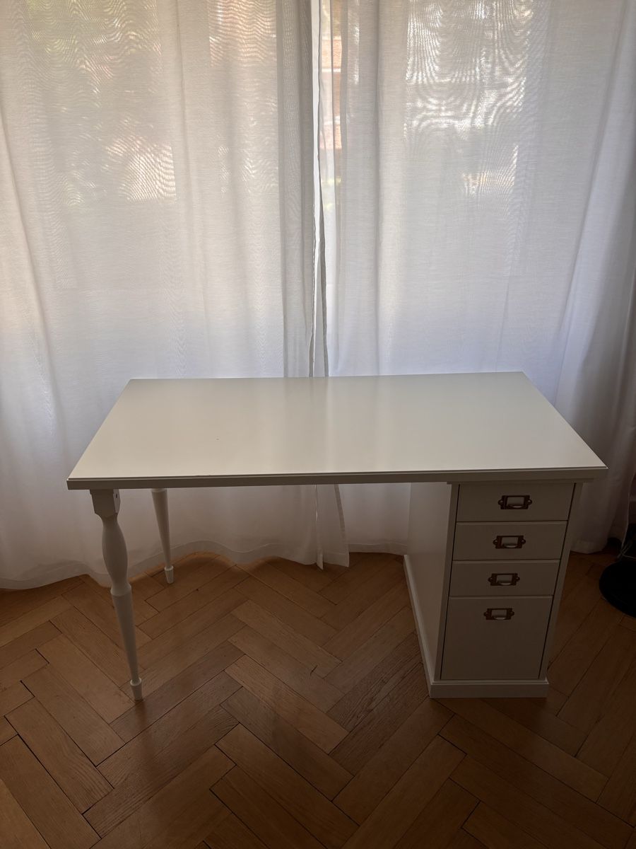 Scrivanie: Weisses Ikea-Pult mit Schubladen – Usato da Bern venduto da lea.marti